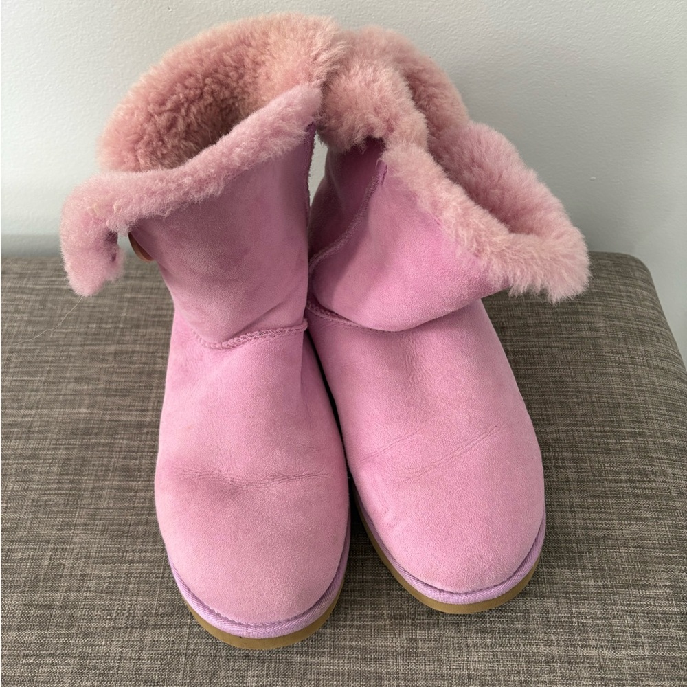 UGG Bailey Button - Picture 2 of 6